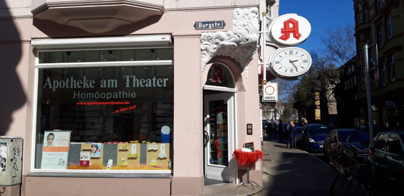 Außenansicht Apotheke am Theater